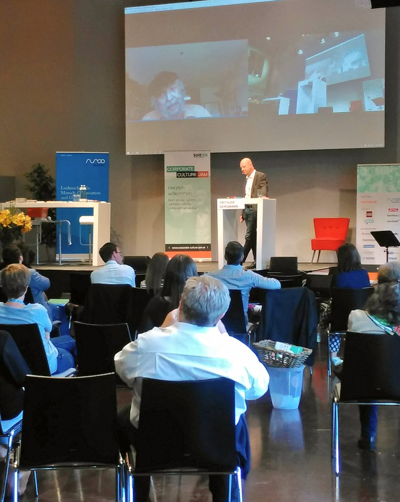 CCJ_Tweets's tweet image. Zum Abschluss: New York Calling.
Ein Skype-Gespräch mit @BergmannNewWork darüber, was uns an #NewWork der Zukunft glücklich macht.
#CCJ18