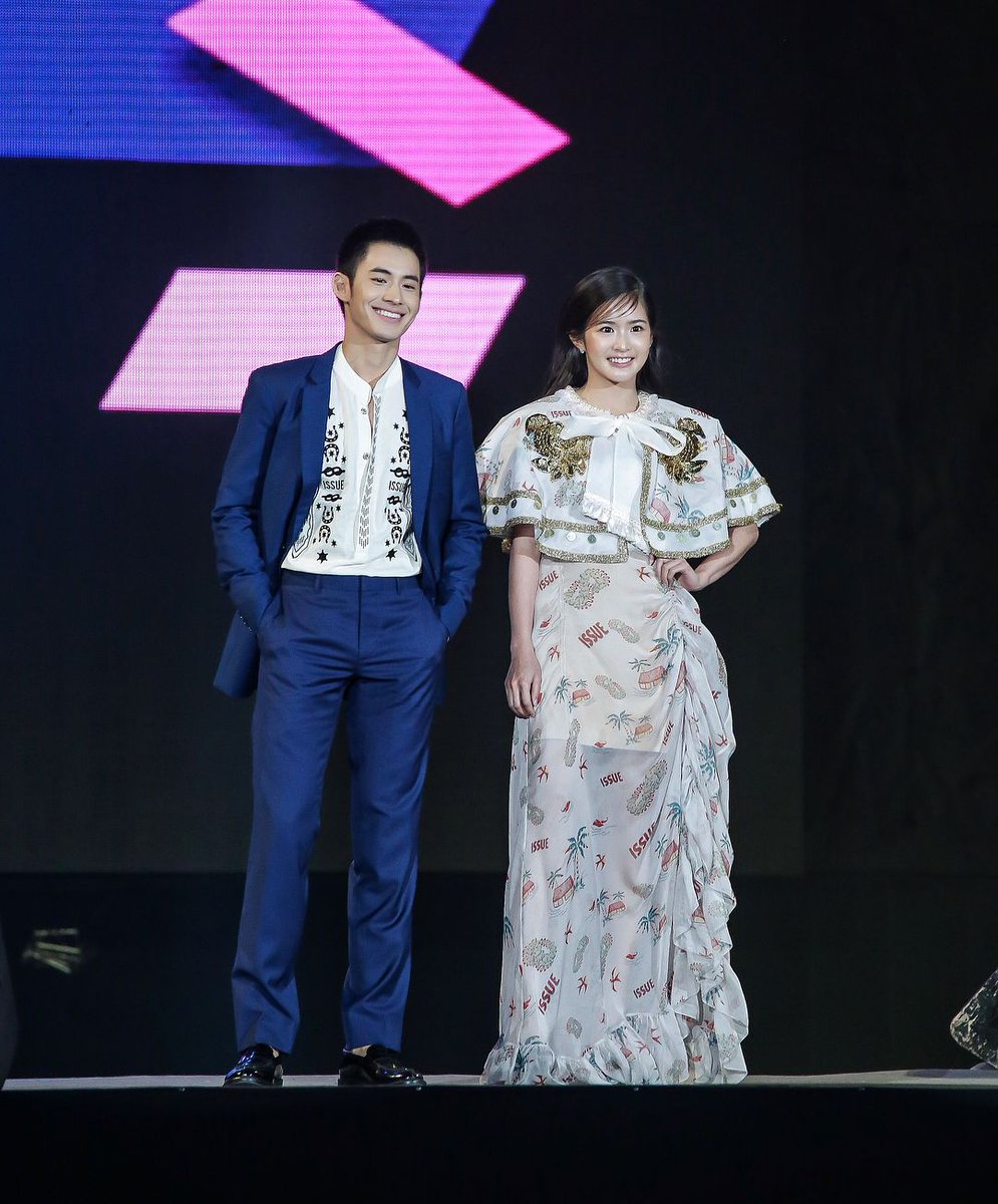 issue_thailand's tweet photo. #KazzAwards2018 
คุณมายด์ และ คุณโมสต์
#issuethailand
Cr.ขอบคุณเจ้าของภาพด้วย https://t.co/DH7mXYlS77