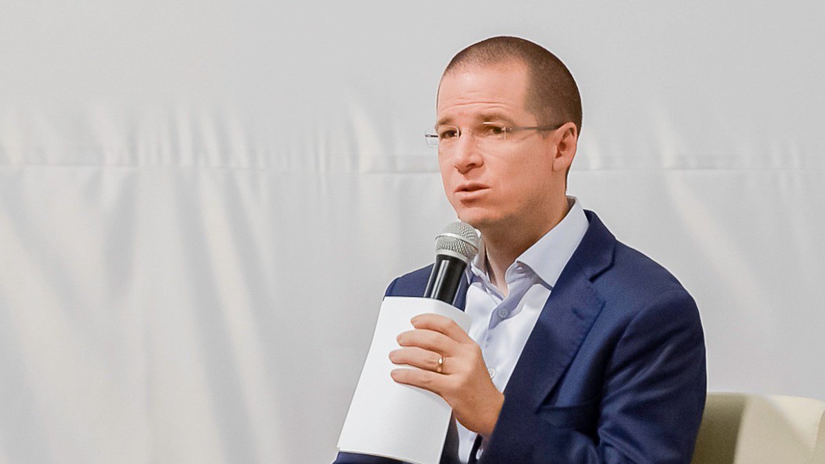 ElFinanciero_Mx's tweet photo. #Opinión @lumendoz platica cómo gobernadores panistas y empresarios cierran filas con Ricardo Anaya (@RicardoAnayaC). Andan tras de Margarita Zavala (@Mzavalagc) y 'El Bronco' (@JaimeRdzNL) para que declinen a favor del 'joven maravilla' https://t.co/tfNlq1Qufo https://t.co/WEDP1pSS6j