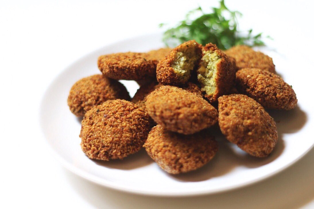 Easy Homemade Falafel Recipe!
bit.ly/2yRiCZY
#foodporn #foodie #recipes #vegan #yummy #delicious #eatclean #nomnom #getinmybelly #homemade #tasty #Breakfast #healthy #snack #Ramadhan #food #recipeoftheday #vegetarian #iftar #easyrecipe