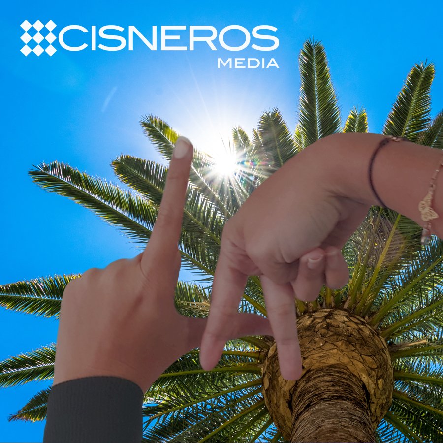 CisnerosMedia's tweet photo. Hoy continuamos en el segundo día de #LAscreening2018 en la ciudad del entretenimiento #LosÁngeles dando a conocer las nuevas producciones de #MobiusLab y el paquete de telenovelas #LasReinas. #CisnerosMedia https://t.co/mhzVvDMLFk