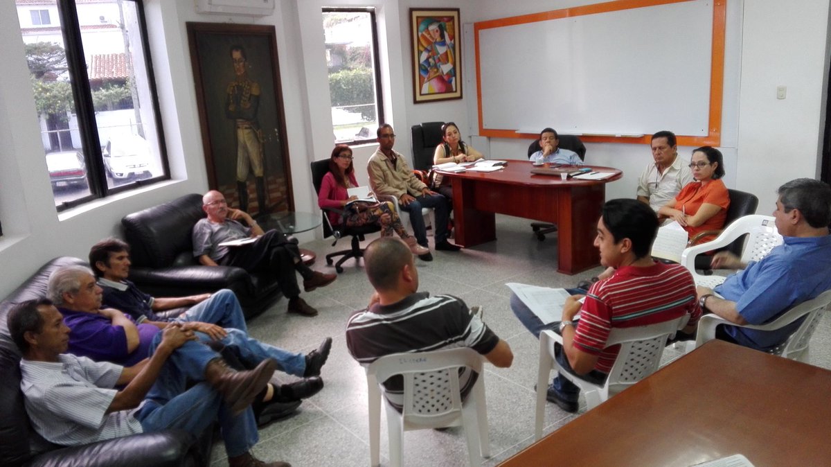 diamage's tweet photo. Reunión con @GobiernodeSC y todos los sindicatos @SUNEP_SC  @sumatachira jubilados y obreros https://t.co/2Cus8nTVAc