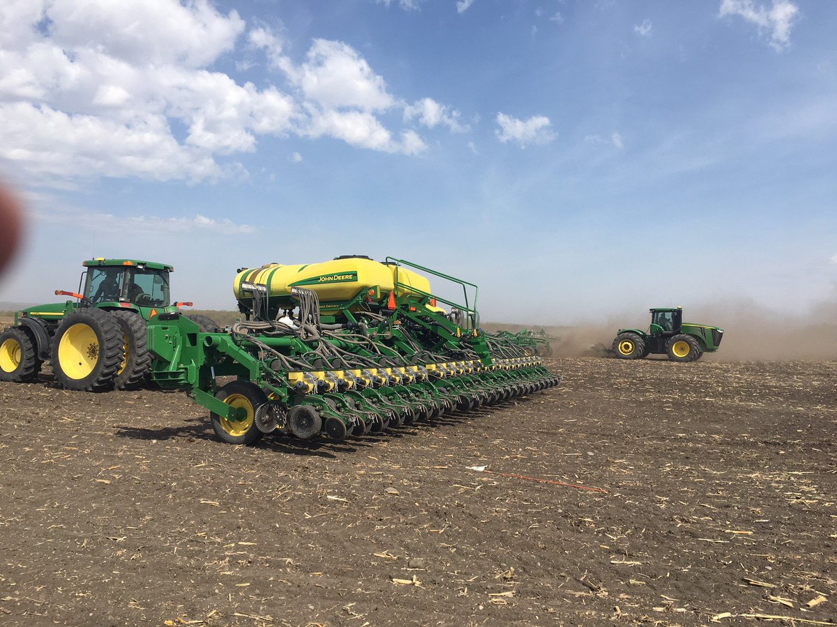 ProvenSeed's tweet photo. Hot, dry and windy in Eden, MB seeding early and late silage #ProvenPerformanceTrials! Find out more about what's Proven in #corn: https://t.co/iifNual7VS #MBag #WestCdnAg #plant18 https://t.co/SE1xkwXlZr