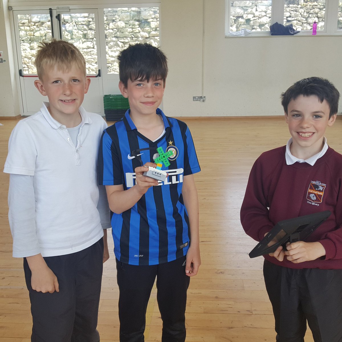 Fun afternoon programming and racing our Lego creations @kinvarans #teamwork #problemsolving #stem thanks to our helpers from 6th @MsMurrayKinvara