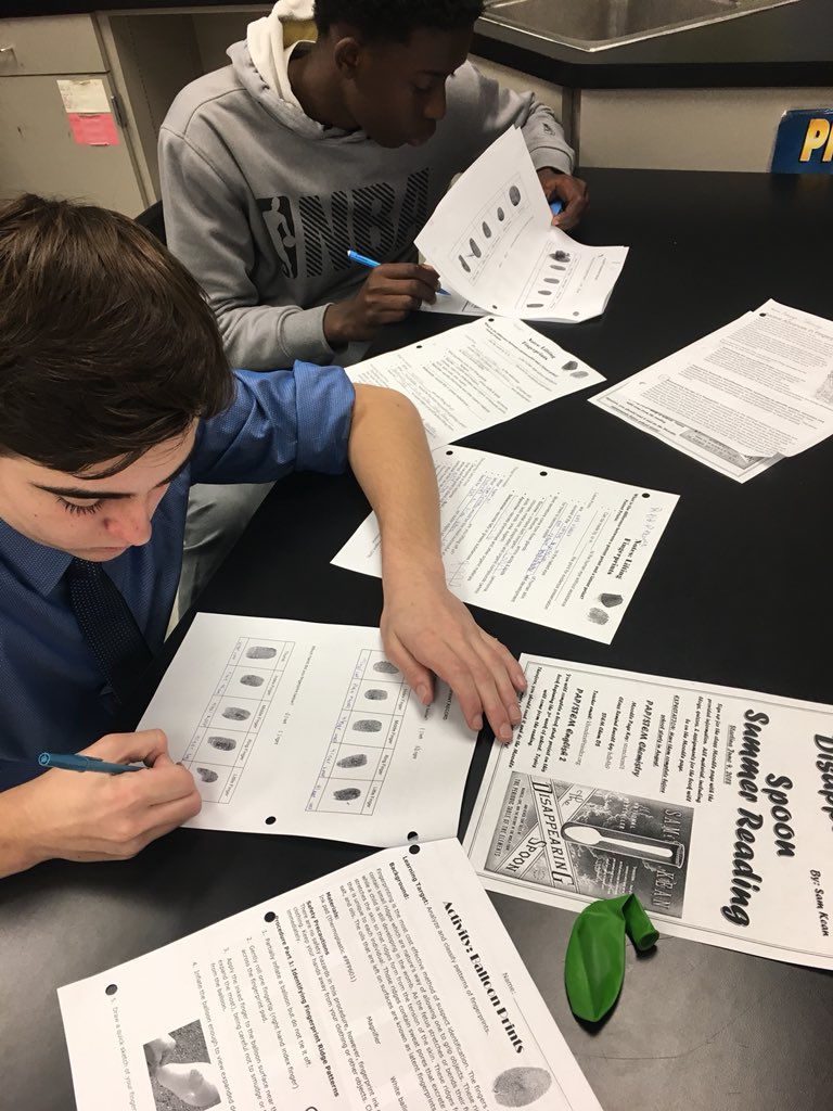 Goodwin_KHS's tweet photo. Arch, loop, or whorl!? #STEMbio fingerprinting lab @STEMAcademyNHS https://t.co/o1ZtDTw5YH