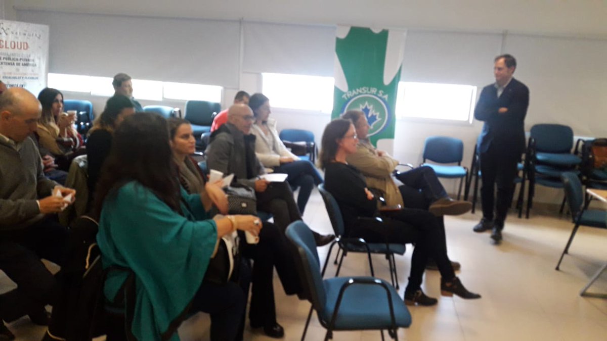 AgResiduos's tweet photo. En la semana de la concientización hoy tuvo lugar una reunión con todas las partes involucradas en materia de residuos. Serv. recolección (Transur), tratamiento (Arcillex),  empresarios (Parque Industrial) y la autoridad de aplicación (Agencia de Residuos). @NicoDucote https://t.co/z0BD1ps53o