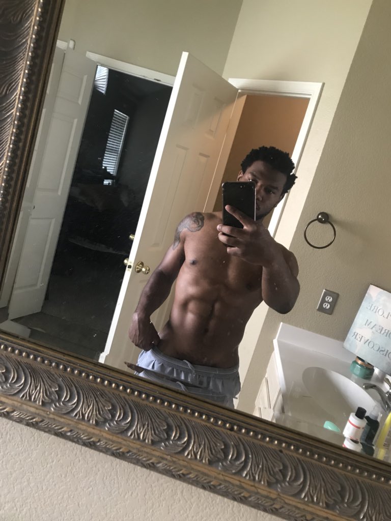OG_Detroit's tweet photo. The end of last summer i was 215lbs and I’ve worked hard for 9 months to live a healthier lifestyle and get back to a healthy weight today i weighed in at 160lbs and feel blessed to be able to say I’ve reached and surpassed my goal and hope to continue to live and eat better 💪🏾 https://t.co/SZlzasN9Zx