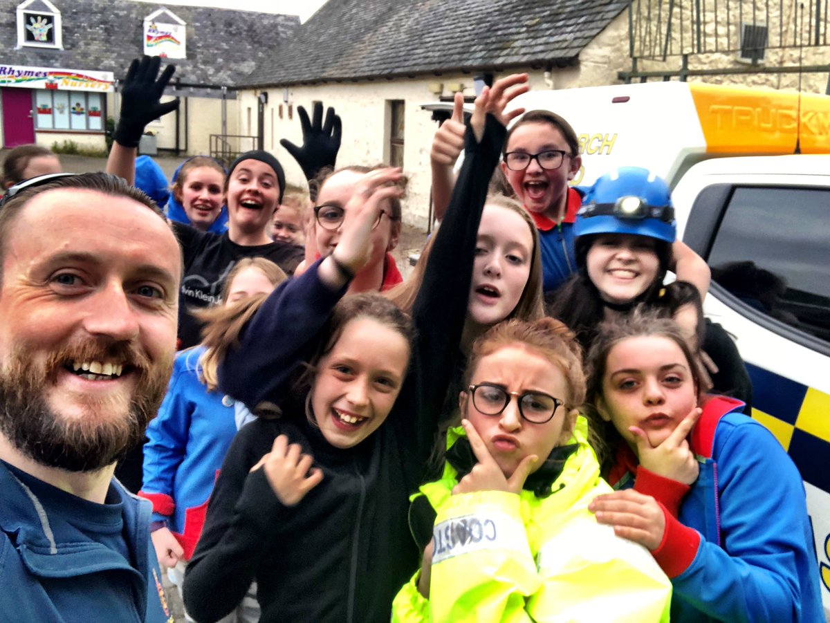 ArdrossanCRT's tweet photo. Team visit the 2nd Bourtreehill Girl Guides in #Irvine for flare safety input ahead of their upcoming beach clean next week. Read more at: https://t.co/DBQIqj20cp #CommunityEngagement #BeachCleanSafety
@GGAyrshireNorth @Girlguiding https://t.co/Ug9WmHbNcJ