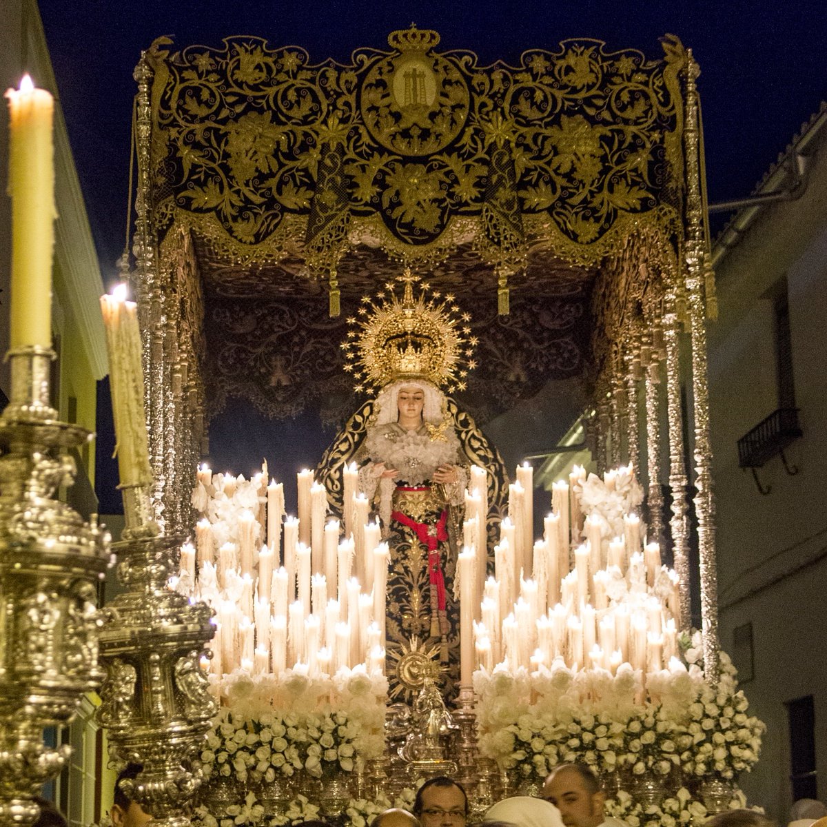 MES DE MAYO, MES DE MARÍA.
FLORES PARA LA VIRGEN.

Día 16: Pedir para que siempre brille en nuestros corazones el faro de la esperanza.

Venid y vamos todos 
con flores a porfía 
con flores a María 
que Madre nuestra es.

#SoledadAlcaládelRío 
#StabatMaterDolorosa