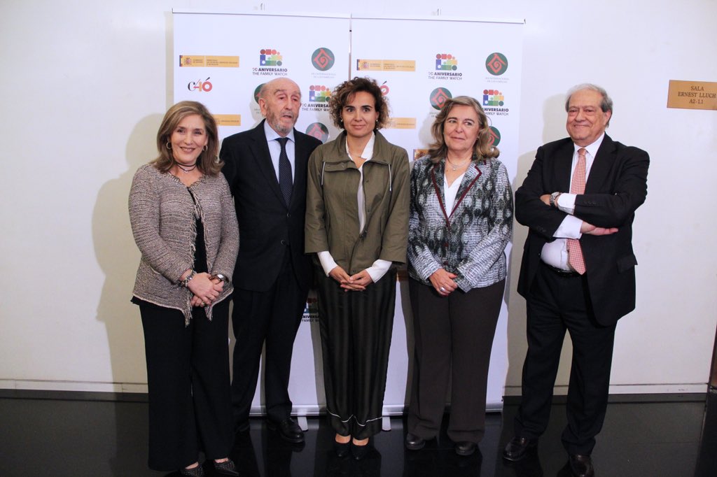DolorsMM's tweet photo. Celebramos el #DíaInternacionaldelasFamilias en @Congreso_Es.
Somos un país que cree y defiende la familia, la que cada uno
forma. 
Sois el pilar más importante de nuestra sociedad, que cohesiona, apoya y aporta valores.
¡Gracias a todas! https://t.co/sv8zai99AJ