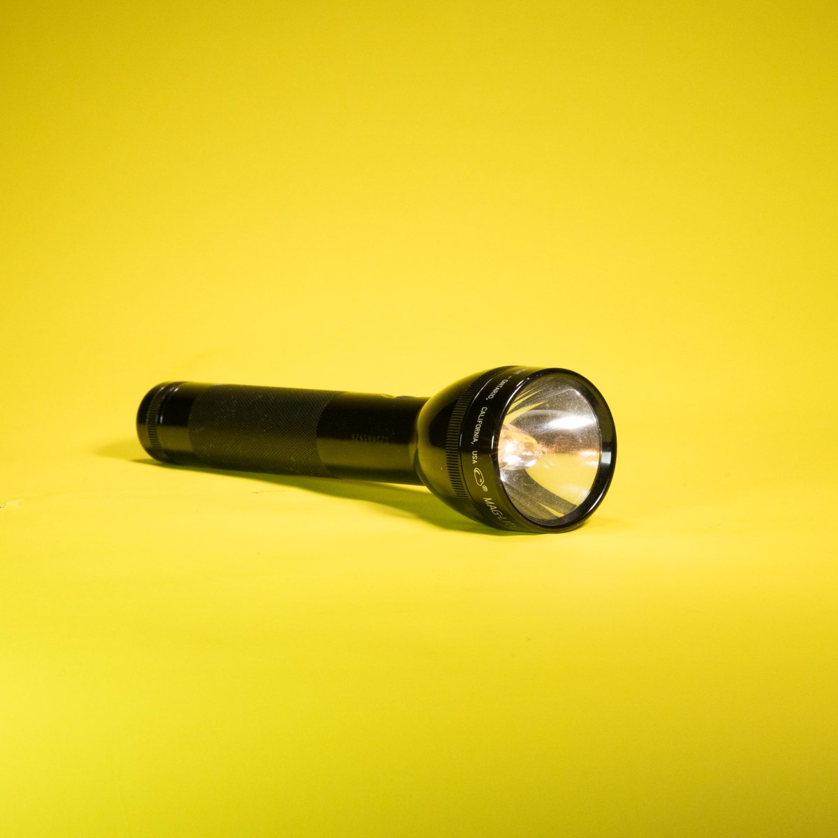 EvosoUK's tweet photo. L O S T in the dark when it comes to Social Media? 🔦Don't worry, we got the light, that will see you through...see you through! 💡#DigitalMarketing #Marketing #Photography #Instagram #Facebook #Digital #Photo #Product #Design #Backdrop https://t.co/3TrtyLYjPg