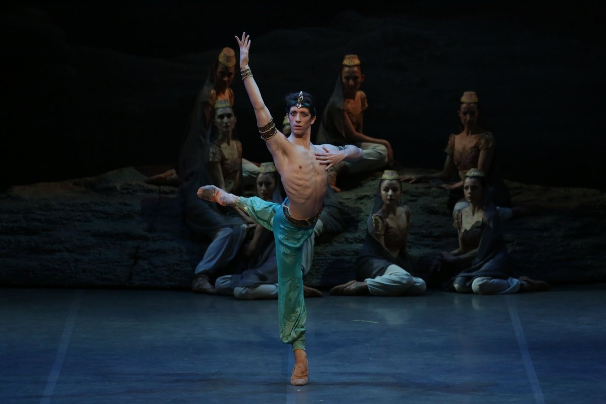 teatroallascala's tweet image. Loves, storms and pirates will crowd the stage with delicate variations and amazing virtuosity for #LeCorsaire at 2.30pm (Invitation to La Scala) and at 8pm. The evening performance will be live broadcast at the cinema for the #AllOpera Circuit buff.ly/2wI0epg