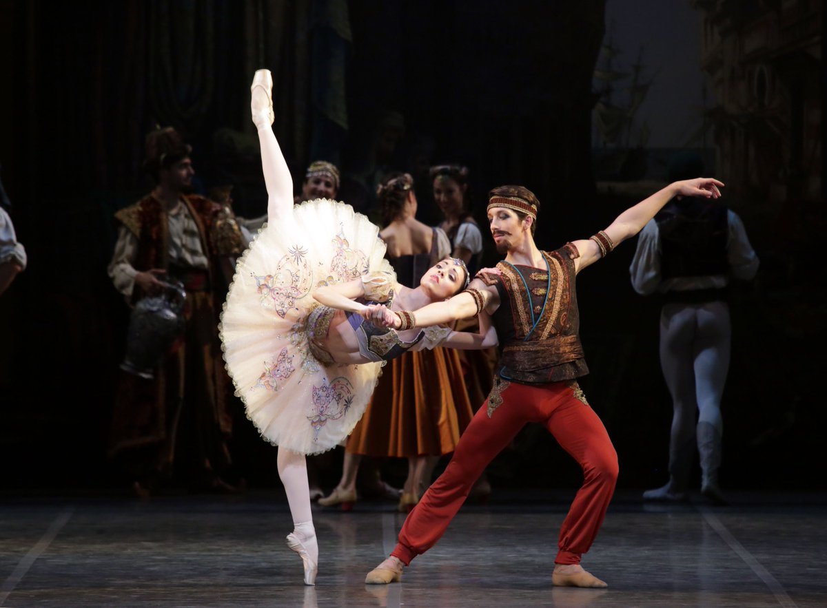 teatroallascala's tweet image. Loves, storms and pirates will crowd the stage with delicate variations and amazing virtuosity for #LeCorsaire at 2.30pm (Invitation to La Scala) and at 8pm. The evening performance will be live broadcast at the cinema for the #AllOpera Circuit buff.ly/2wI0epg