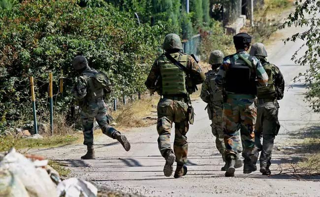 ndtv's tweet image. No operations in Jammu and Kashmir during #Ramzan: Centre tells security forces ndtv.com/india-news/no-…
