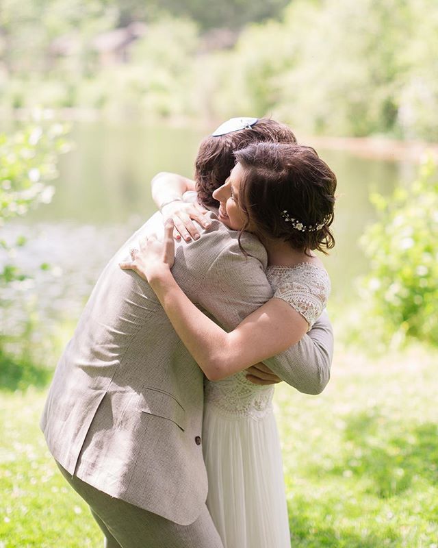 DetailleEvents's tweet photo. Sarah &amp; Joe were full of excitement on their wedding day.  Their love, affection and connection was so genuine and sweet.  Their first look was an intimate moment, full of emotion.  The reason why I love and encourage first looks! ❤️
.⠀
Photo: @becca… https://t.co/7U2p5nDMpa https://t.co/5A1dwqYRpJ