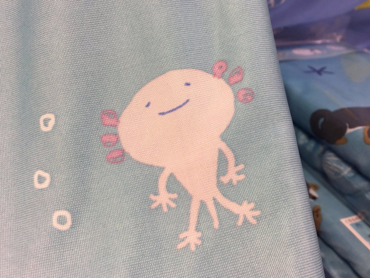 LOFT_IKEBUKURO's tweet photo. \夏のオススメ❄ひんやりブランケット/
見た目も涼しげな、ひんや~りとした接触冷感のブランケットです✨
ウーパールーパーのほほえみ(?)に癒される~💓(*´︶`*) 犬の #しばたさん と #くろやなぎさん のかわいいデザインもご用意しております♪🐾
#11階 #LOFTSUMMER https://t.co/vnLwGKKe2g