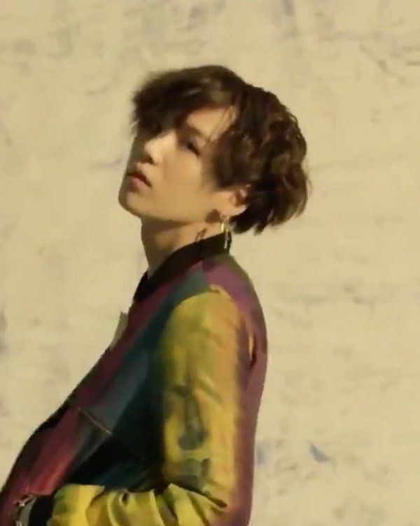 bangtan0229's tweet photo. Excuse me but I approve this look on Suga 100000%

#IVoteBTSBBMAs @BTS_twt https://t.co/X8dlcGYcDe