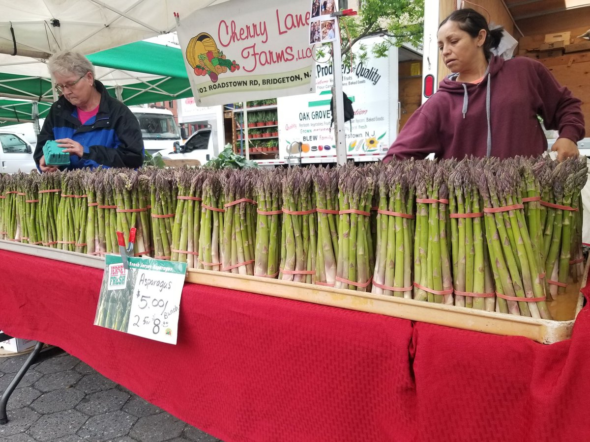 cherrylanefarms's tweet photo. Cherry lane is open for business @UnSqGreenmarket today with lots of jerseys #asparagus #kale #chard #spinach  so stop on by while it lasts:^) https://t.co/86A7QAn7Ss
