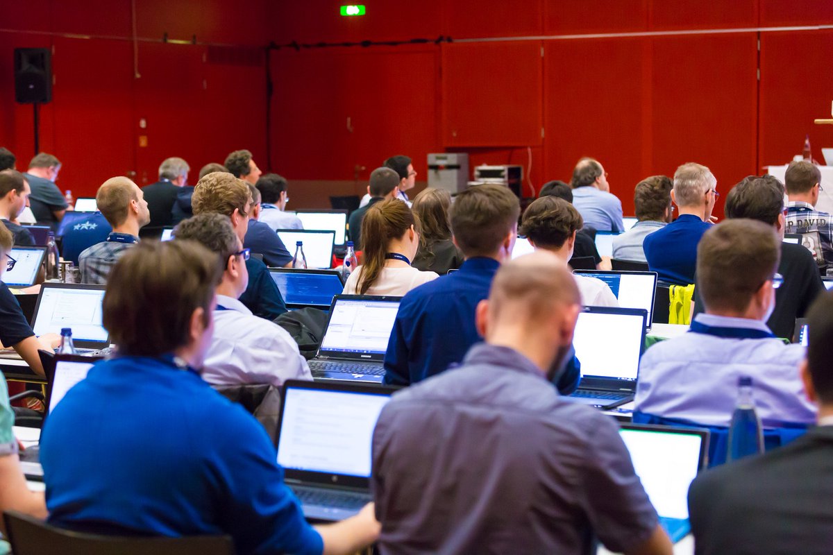 jaxcon's tweet photo. Der Ansturm war groß, die Konzentration auch. Die #JAX2018 hat ihren Besuchern viel geboten! Aber die Teilnehmer hatten nicht nur an den Sessions Spaß..! https://t.co/gf2RR0zVYi https://t.co/NqvVzEoTT7