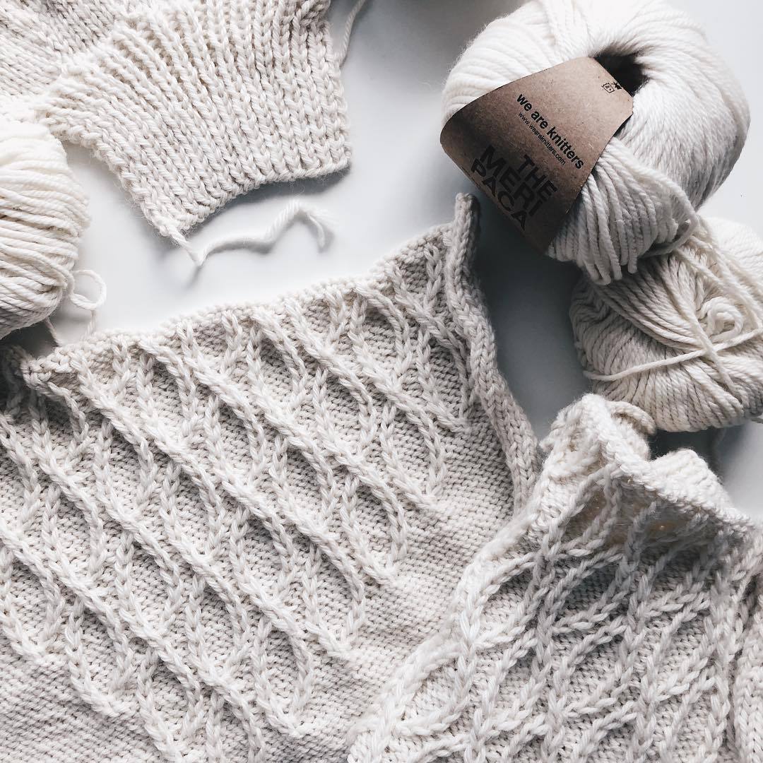 Meripaca love 🐑🐑🐑
#cozinessoverload

📷: stayhomenadya
knittng kit: weareknitters.me/Coleen-sweater