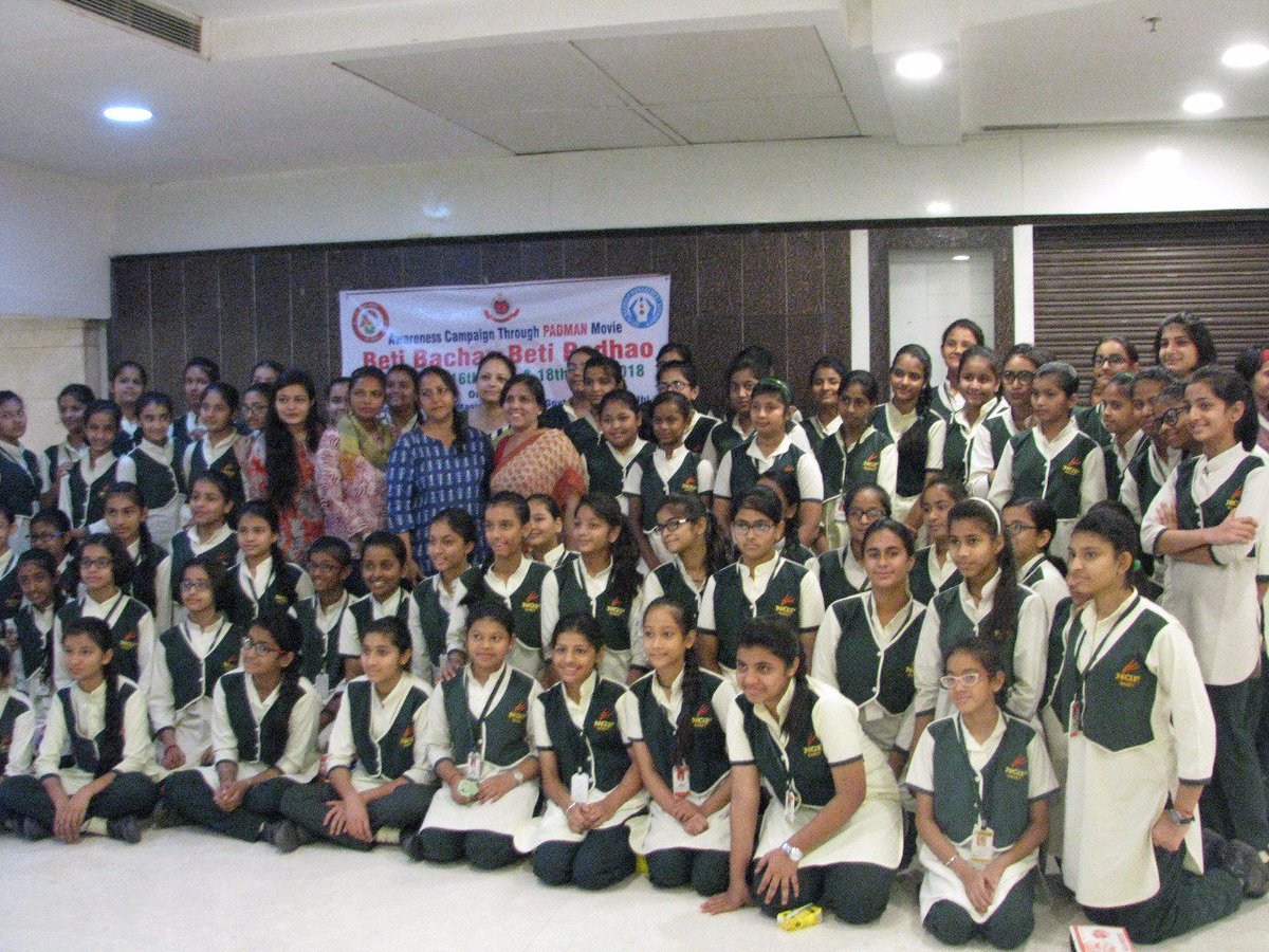 MinistryWCD's tweet image. Catching Them Young!!!

We have partnered with Multiplexes &amp;amp; other stakeholders for our ongoing sensitisation drive on Menstrual Hygiene.
In photo: A special screening of film ‘Pad Man’ for School Girls in #Delhi.  

Be a part of our movement #SafePeriods.