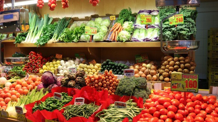 VineyardKapolna's tweet photo. Next #WeekendBud: On Whit Sunday and Whit Monday, on 20 - 21 of May — check list which markets will be closed in #Budapest - except for the one at Fehérvári út - as will be most regular shops @XpatLoop: https://t.co/5wjTycN1wP https://t.co/I2GZfKrBto