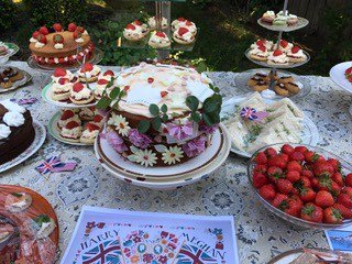 WellbeingofWmen's tweet image. Our lovely supporters in the Brighton Branch held an Afternoon Tea to celebrate the forthcoming #RoyalWedding. These cakes are making our mouths water! 

#WomensHealthResearch