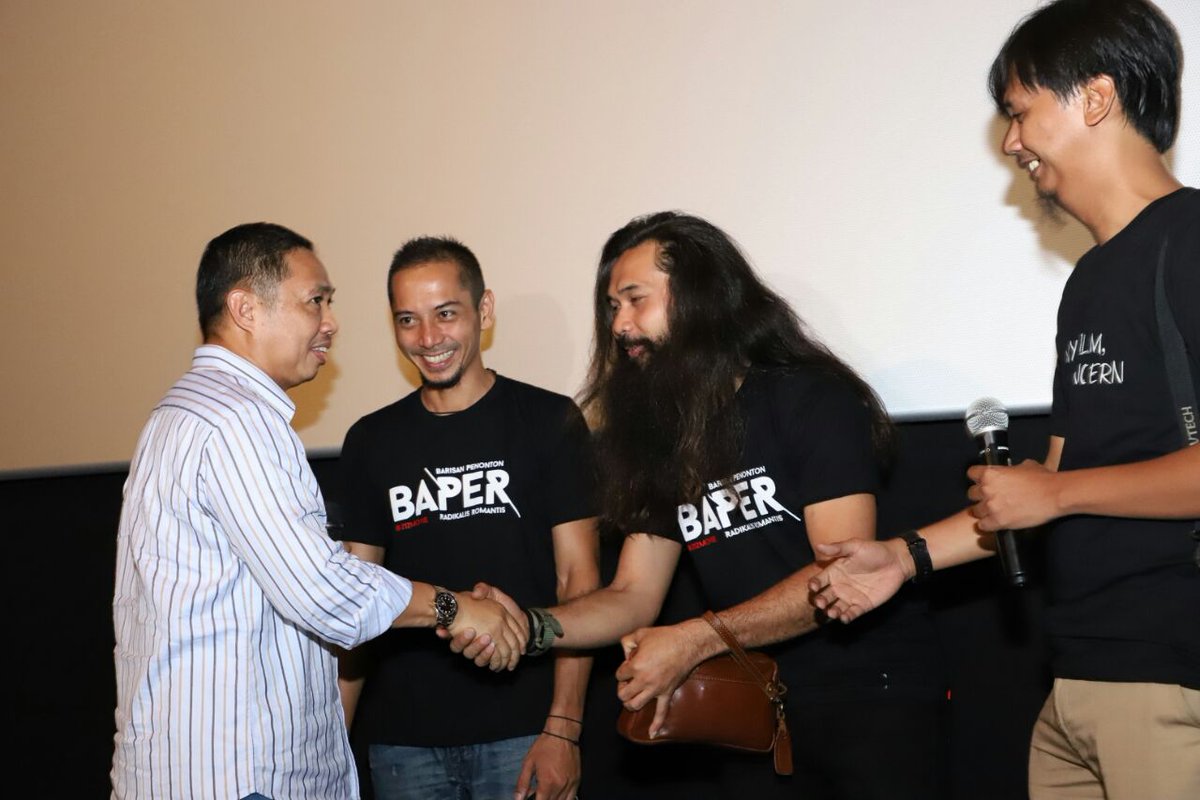 Alhamdulillah, siang tadi saya dan teman2 berkesempatan nonton “212: The Power of Love” <a href="/212movie/">hayyathemovie</a> di Jakarta..