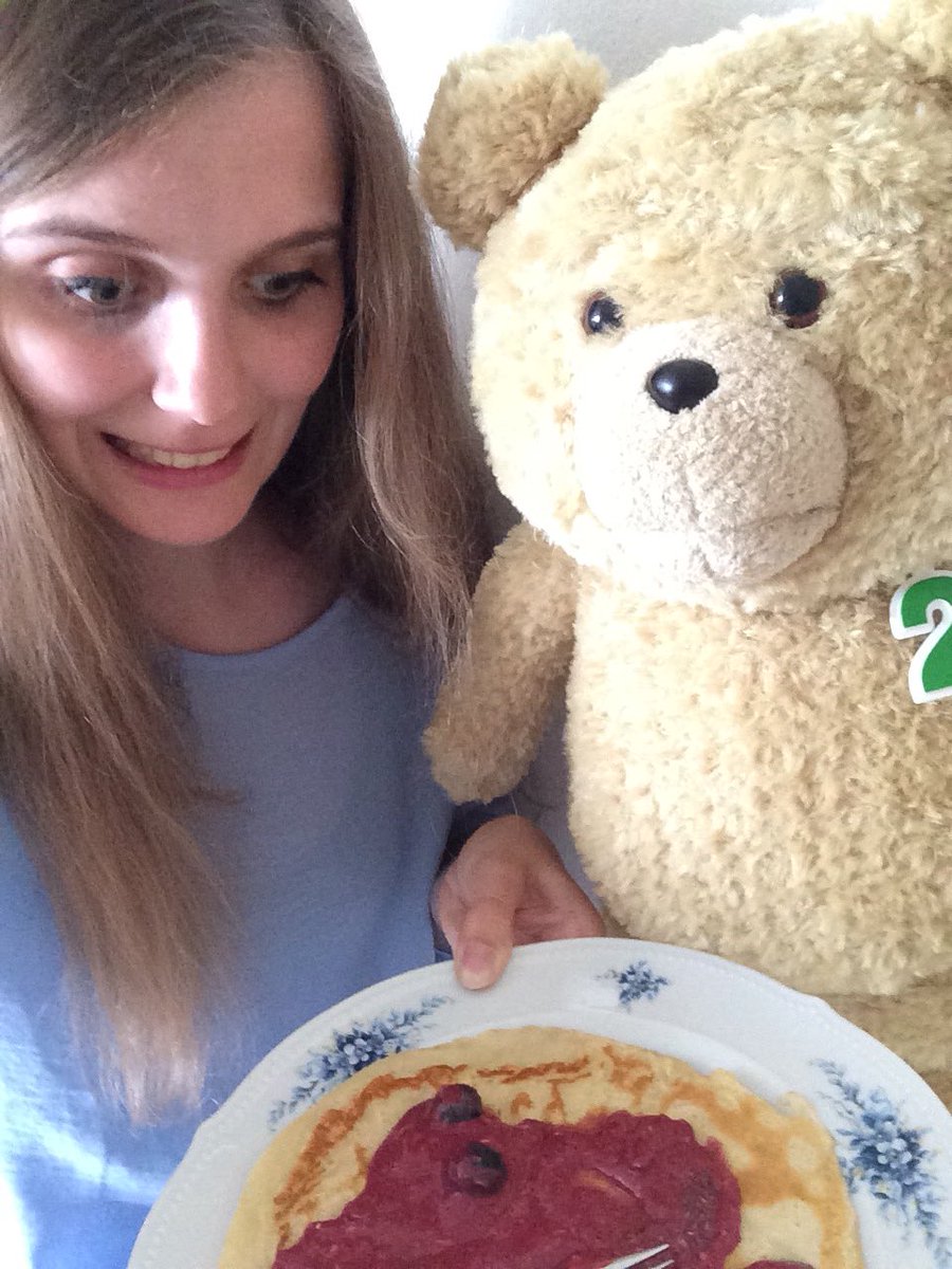 Pueppi0's tweet photo. Ted und ich am Pfannkuchen essen #Tedundich https://t.co/O9njsIAwsy