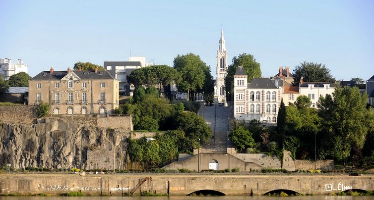 Semeuses's tweet photo. La saison @CartoQuartiers reprend avec le printemps ! Le quartier Chantenay est vaste et de nombreuses zones restent à explorer.
 La prochaine carto-balade aura lieu le 19 mai 2018.
 Rdv à la Carrière Miséry à 14h30
 Inscriptions : jeanne@semerlacitoyennete.fr https://t.co/NSmsPBNKN0