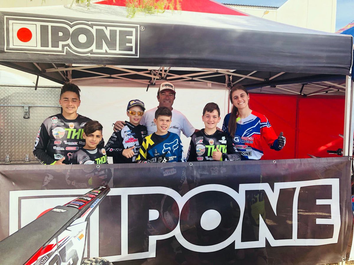 IbericaIpone's tweet photo. Con unos pilotos así, da gusto 👍 El #Esfuerzo y #Dedicación de todos los jóvenes pilotos #IponeLube dieron sus resultados en #MXF #MX85 y #MX65 en #AlhamadeMurcia. #Enhorabuena!! #OihaneAlbizuri #MXSandRiders #CarlosPrat #RTZ
Todos los resultados aquí 👉https://t.co/SdYLAVCj4l https://t.co/pOUAlYQEDO