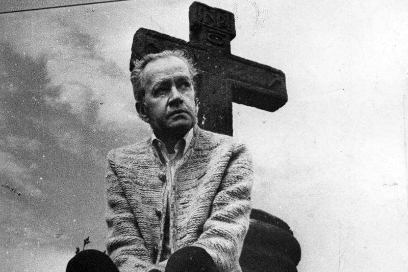 literlandweb1's tweet photo. — ¿Ya murió? ¿Y de qué?
— No supe de qué. Tal vez de tristeza. Suspiraba mucho. 
— Eso es malo. Cada suspiro es como un sorbo de vida del que uno se deshace.
("Pedro Páramo", Juan Rulfo) https://t.co/5vPbatJ0EX