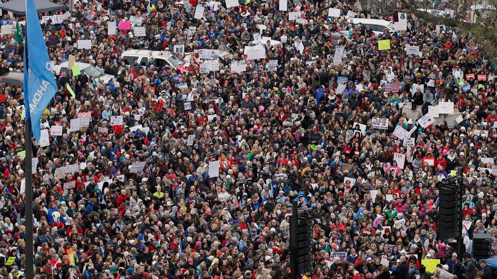 WLOS_13's tweet photo. Happening Today: WNC teachers join thousands of educators from across the state in Raleigh today to rally https://t.co/B6YMuYNZmd #LiveOnWLOS https://t.co/y87xnTYbal