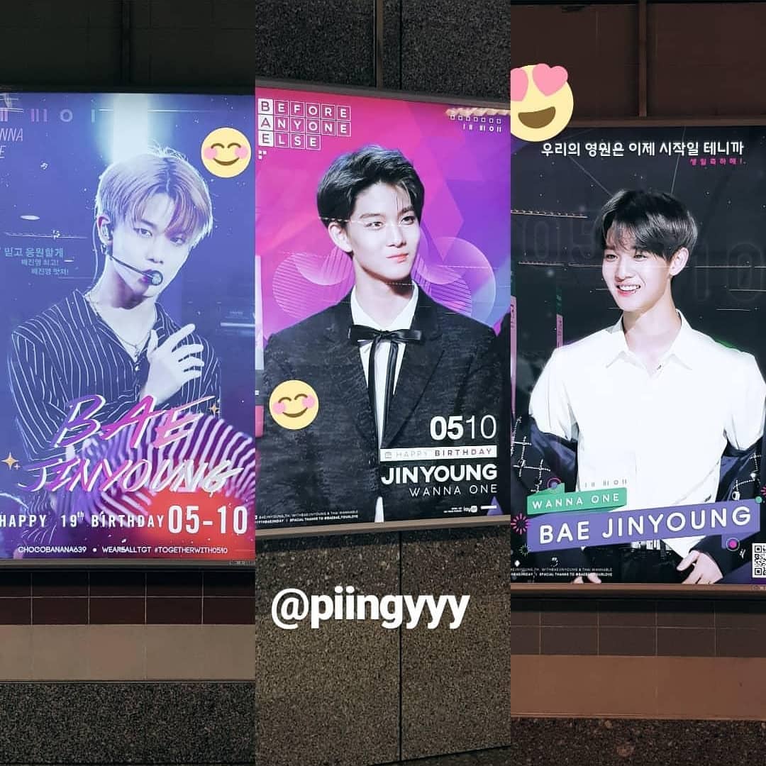mywhanping's tweet photo. ถึงจะผ่านวันเกิดน้องไปแล้ว แต่ป้ายน้องจินยองคือแบบบดีมากกก ไปเก็บภาพมาหลายรอบแล้วว ชอบทุกป้ายยย คือภาพสวย แล้วดีไซน์ของป้ายโครตดีเลยยย ชอบป้ายด้านขวาสุดมากก น้องดูคูลลลลล เลิ้ปป ทุกป้ายคือดีงามมากกกก ขอบคุณสำหรับป้ายสวยๆนะคะ❤❤❤ #19thBAEJINday  #TogetherWith0510 https://t.co/1Ii6yskIMB