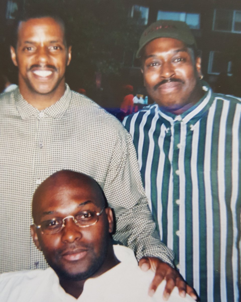 MarkWal10835787's tweet photo. Protection Detail for this good brother "Tommy" from the Martin Lawrence show.  RIP https://t.co/cXttX7WfXm