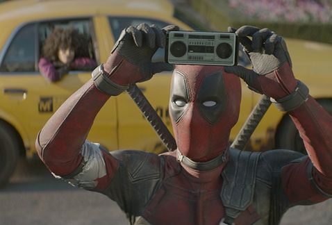 fer14o's tweet photo. @fmolestina Xq rompe el molde, la cuarta pared. Interactua con el que mira la pelicula, es muy parecido al de los comics, ademas de que se arriesgo a ser catalogada R, en una epoca en que todas las peliculas de heroes son para todo publico. #Deadpoll2 https://t.co/iHcU8gkNTg