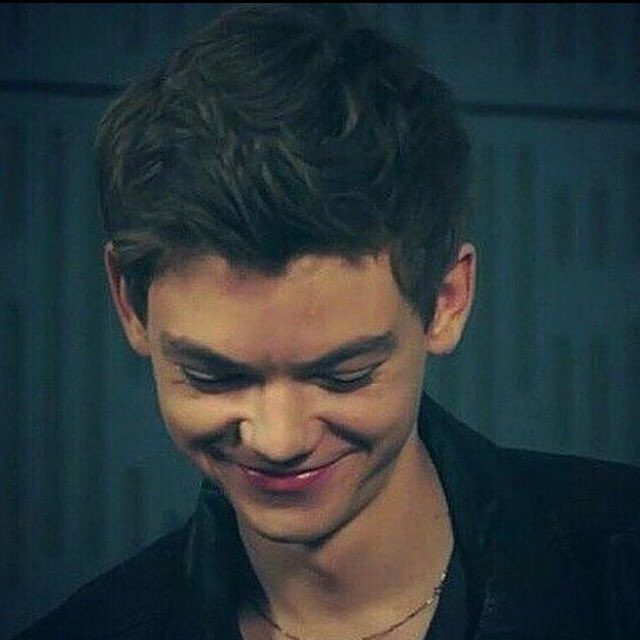 HAPPY BIRTHDAY THOMAS BRODIE-SANGSTER!!!!!    May 16 