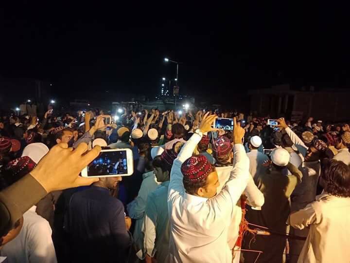ManzoorPashteen's tweet photo. #MiraAliSitIn 
نارتھ وزیریستان کے غیور عوام کا میرعلی میں فوج کے ۱۰۰% کنٹرول علاقوں میں ٹارگٹ کیلنگ کے خلاف دھرنہ  جاری ہے 
ہم اس دھرنے کے ساتھ ہے ساتھ تھے اور ساتھ رہینگے ۔ https://t.co/cYGU5IZS5O
