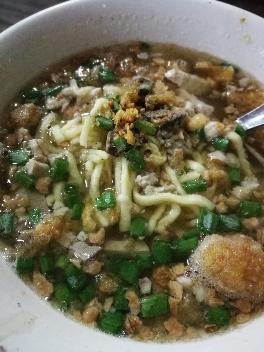 EvoJContrivida's tweet image. Visiting #Iloilo is not complete w/out eating Lapaz Batchoy in Lapaz this time at #Netongs found deep inside the public market of Lapaz. #batchoy #foodie #noodles #filipinofood #wheniniloilo