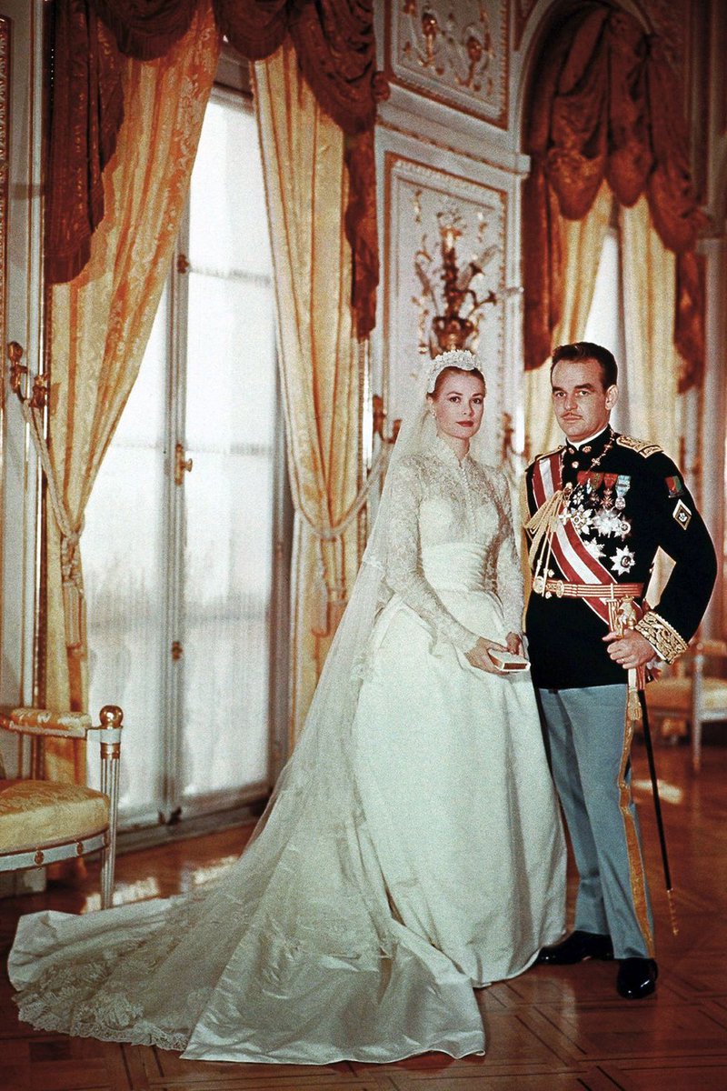 DemetriosBride's tweet photo. The American actress wore a dress gifted to her by #MGMStudios. When it comes to quintessential royal wedding looks, this style says it all and #Cosmobella dress 7746 is the perfect modern-day interpretation. Tell us why you love this timeless gown in the comments!
#Demetrios https://t.co/2gd561oTpv
