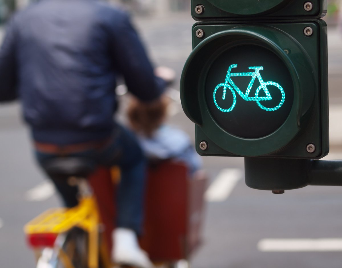 grandlyon's tweet photo. 🚲 La Métropole vous aide à acheter votre vélo 🚲

Vous envisagez d'acheter un #vélo à assistance électrique (#VAE), un vélo cargo / familial ou un vélo pliable ? Qu'il soit neuf ou d'occasion, la Métropole vous #aide à hauteur de 100€ !

⏩ https://t.co/R4YVFjYFdP https://t.co/RKmC2tStU7