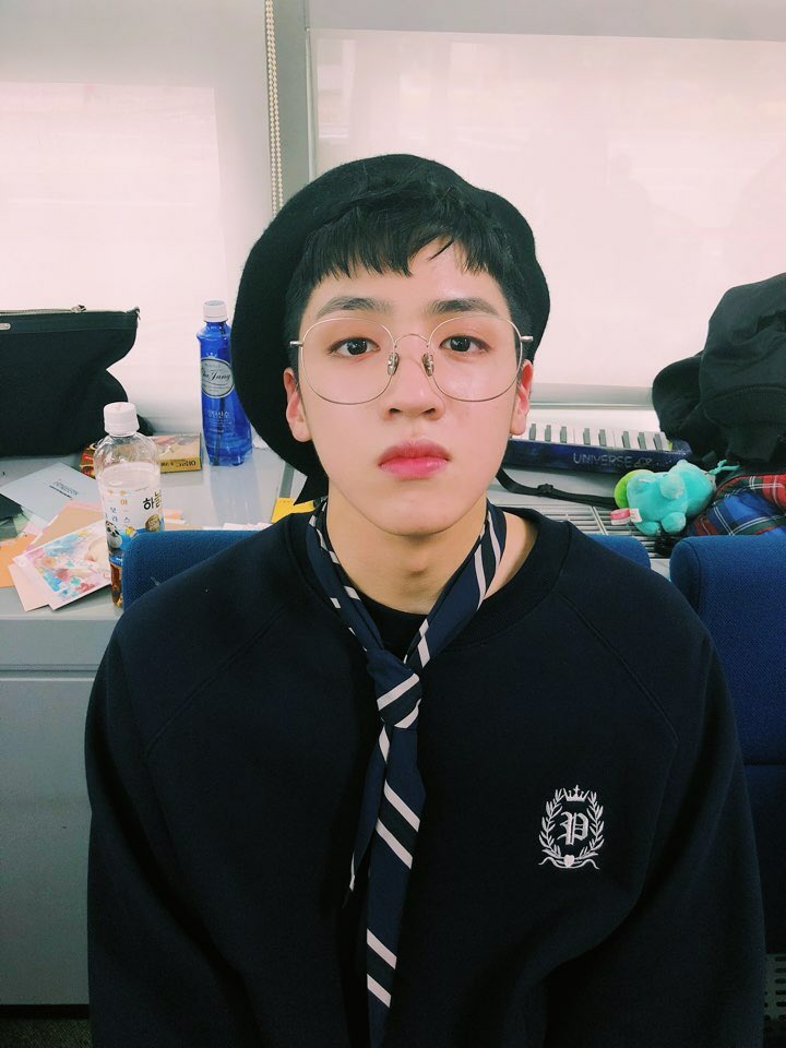 CUBE_PTG's tweet photo. [#우석] 🧐😐🤓😬 https://t.co/wLFvF1Lpoe