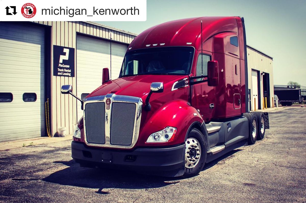 CSM_Companies's tweet photo. #Follow @michigan_kenworth on #Instagram
・・・
Is there a better grille on a fleet truck than that of a T680? #rhetoricalquestion #obviousanswer #nope #kw #kenworth #t680 #aerodynamic #lookscool #sharp #truckinglife #michigantrucker #paclease #premierleasing https://t.co/dLZqqkL6ub