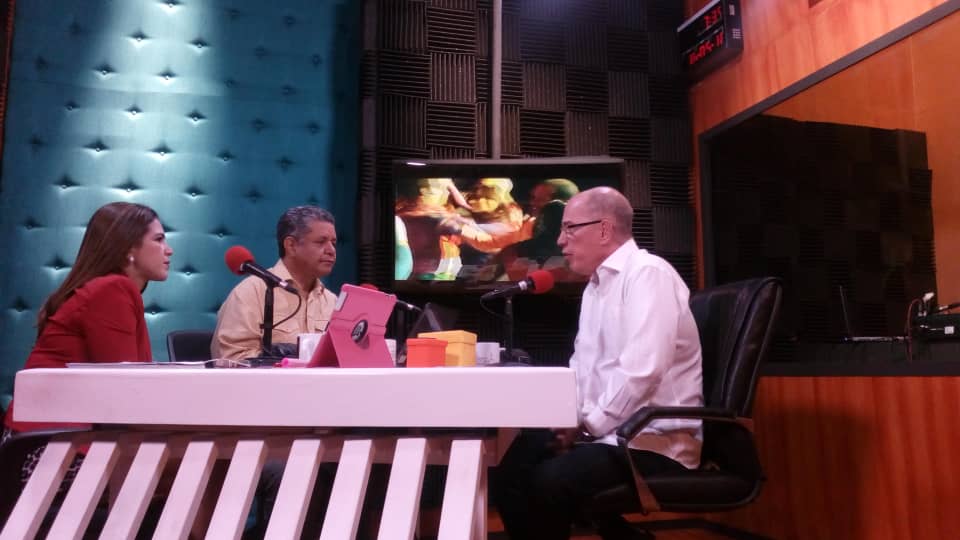 Es importante resaltar que las personas en la mayoría de los casos se sacan el pasaporte y no lo van a retirar. Este mismo comportamiento lo estamos observando con las prórrogas. Tenemos un alto número de este documento en bóvedas #PorLaPazYProsperidadVota