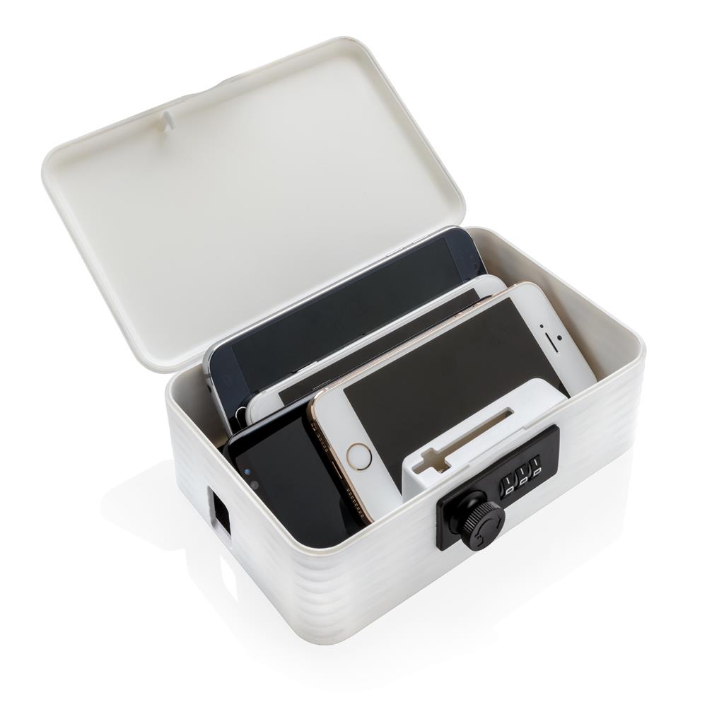 JanHazejager's tweet photo. Wow. Zie deze revolutionaire telefoonkluis van @XindaoHolland regelmatig langskomen via de hashtag #ditwiljehebben. Bezoek de #promzlive en doe mee voor de coolste #gadgets. @PromZTweetZ @PPPnederland https://t.co/Eg6ZKC1VNf