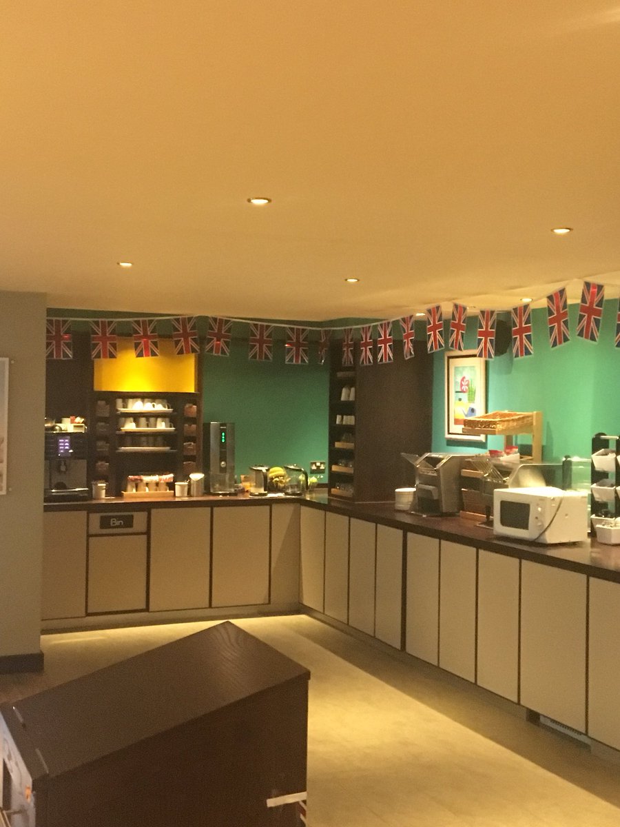 Huddersfield North getting ready for the #royalwedding @WYBorn_Bred <a href="/AndyFr4ncis/">AndyFr4ncis</a> <a href="/SDEBDD/">simon ewins</a> <a href="/hutch1979/">vicky hutchins</a>