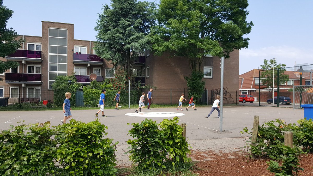 Zombiebal en voetbal bij Streetsport bij playground de vliegende start elke woensdag van 13.00 tot 15.00 uur <a href="/zoiszuilen/">Zo is Zuilen</a> <a href="/WRNoordwest/">Trust - Crypto Wallet</a> <a href="/krajiceknl/">Krajicek Foundation</a> <a href="/HartenvoorSport/">Harten voor Sport</a> #030inbeweging