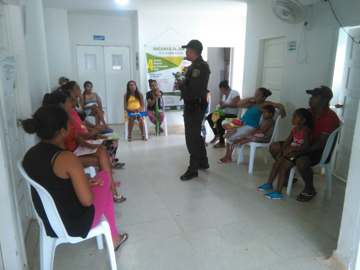 AlcaldiaMomil's tweet photo. VEEDURIAS CIUDADANAS
La Policia Nacional en el municipio de Momil, bajo el liderazgo del señor Comandante de Estacion Jose Carlos Pacheco Clavijo y el Gestor de Participación Ciudadana, se realizaron la campaña difusión de las VEEDURIAS CIUDADANAS.
@PoliciaDECOR https://t.co/AL8mt7kg8T