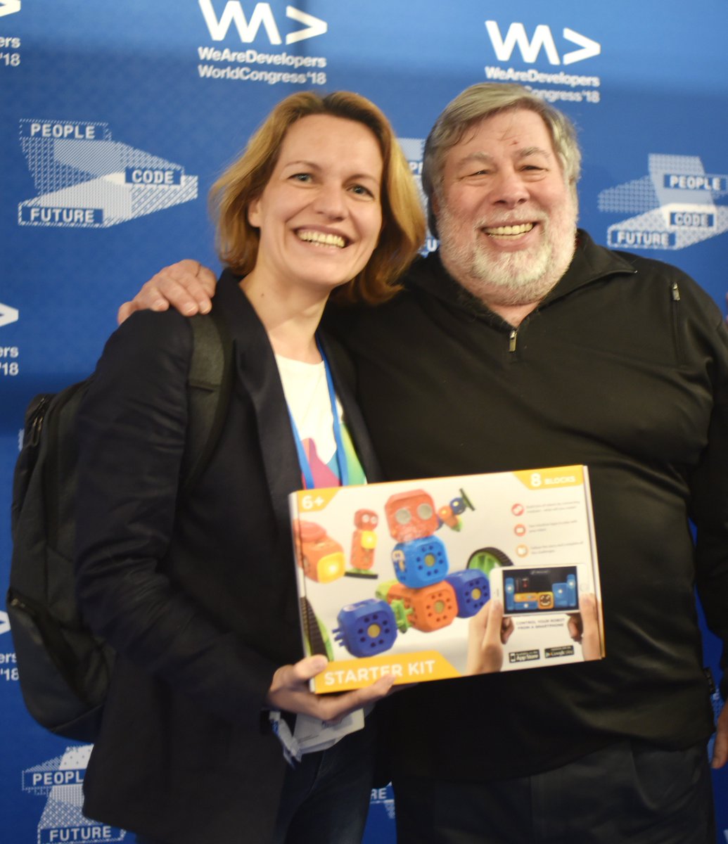 RoboWunderkind's tweet image. Robo Wunderkind got to meet @stevewoz today at @WeAreDevs. Thank you for leading the way in inspiring new generations to become true visionaries! We are on the same mission to empower kids to dream big 🙌 🤖 #WeAreDevs2018 #WeAreDevelopers