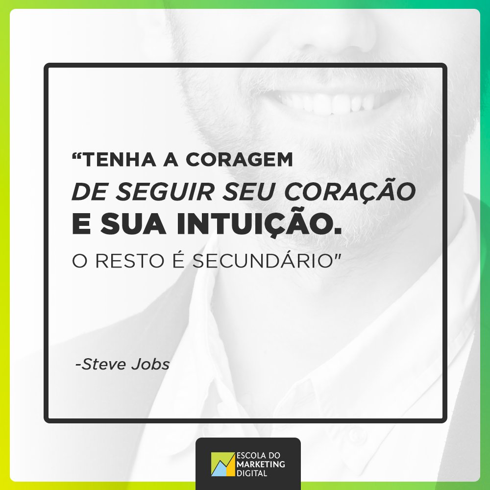 EscolaMktDig's tweet image. [FRASE DA SEMANA] 💡&quot;Seu tempo é limitado, então não percam tempo vivendo a vida de outro. Não sejam aprisionados pelo dogma – que é viver com os resultados do pensamento de outras pessoas. Não deixe o barulho da opinião dos outros abafar sua voz interior.&quot; - Steve Jobs